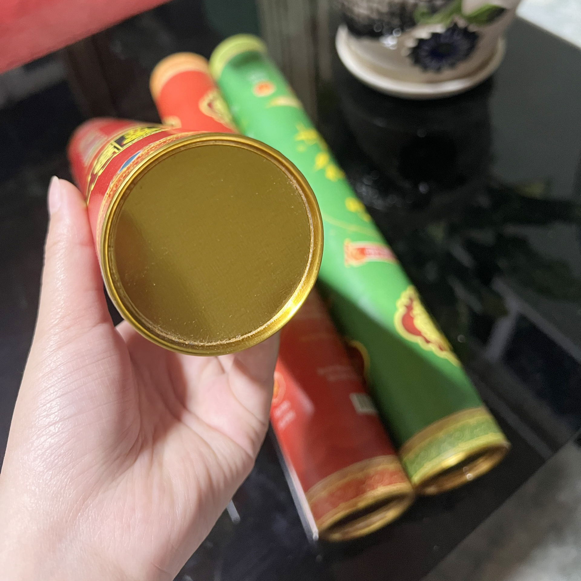 Lon giấy đựng nhang